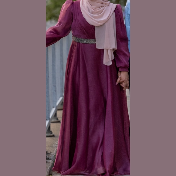 Evening gown event dress for hijabi size L/XL or 44 /12-14 - Picture 3 of 3